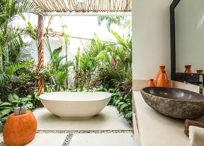 Stunning 6 Bedroom Villa Only 400M To The Beach ヴィラ チャングー