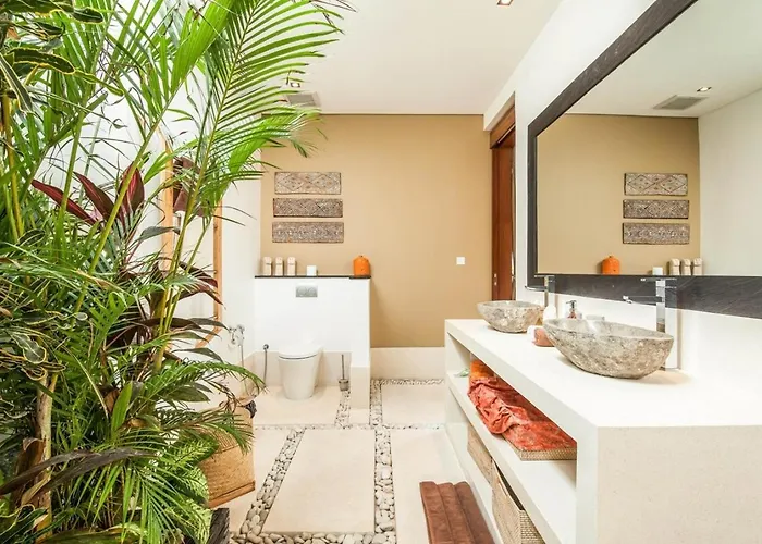Stunning 6 Bedroom Villa Only 400M To The Beach ヴィラ