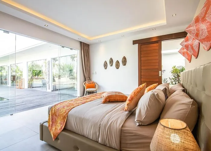 Stunning 6 Bedroom Villa Only 400M To The Beach ヴィラ *