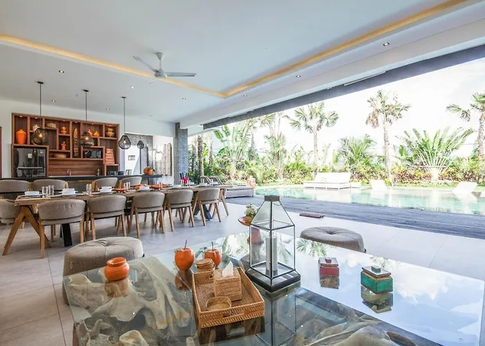 Stunning 6 Bedroom Villa Only 400M To The Beach ヴィラ チャングー