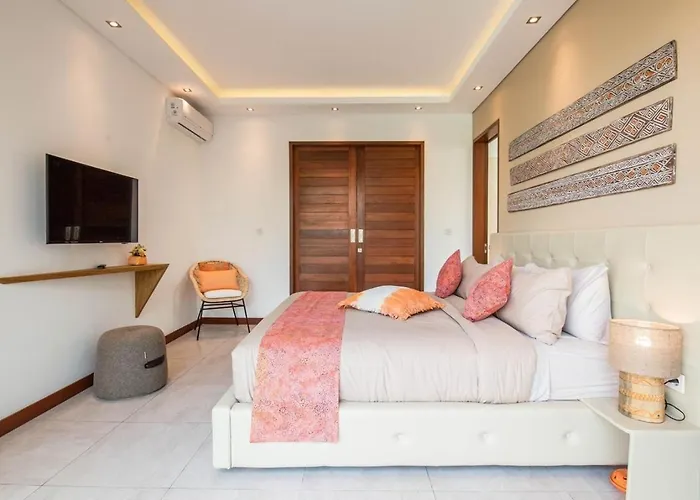 Stunning 6 Bedroom Villa Only 400M To The Beach *