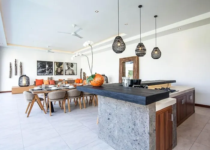 Stunning 6 Bedroom Villa Only 400M To The Beach チャングー