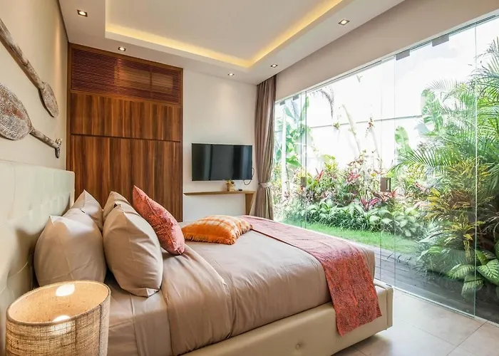 Stunning 6 Bedroom Villa Only 400M To The Beach ヴィラ