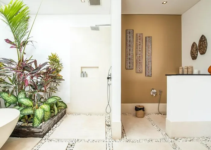 Stunning 6 Bedroom Villa Only 400M To The Beach ヴィラ *