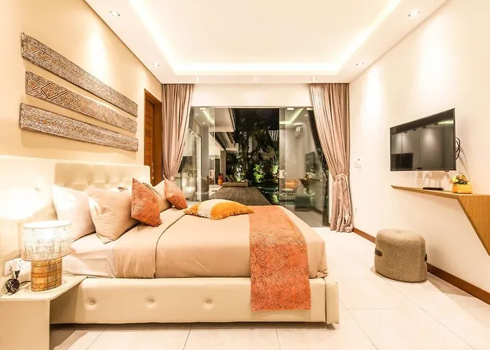 Stunning 6 Bedroom Villa Only 400M To The Beach ヴィラ チャングー