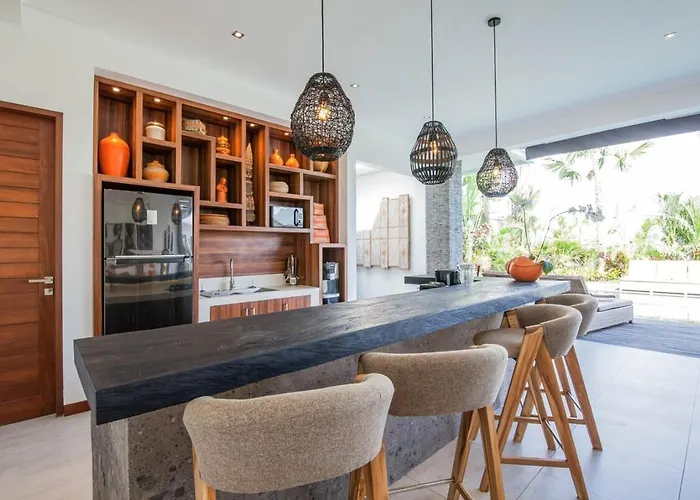 Stunning 6 Bedroom Villa Only 400M To The Beach チャングー