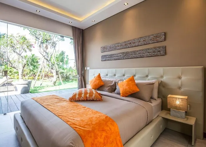 Stunning 6 Bedroom Villa Only 400M To The Beach