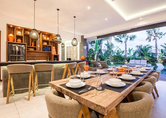 Stunning 6 Bedroom Villa Only 400M To The Beach ヴィラ