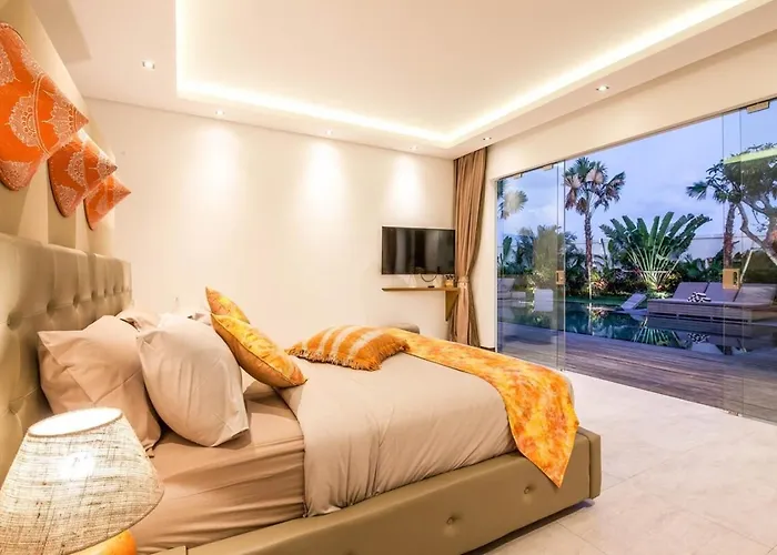 ヴィラ Stunning 6 Bedroom Villa Only 400M To The Beach *