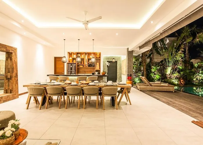 Stunning 6 Bedroom Villa Only 400M To The Beach