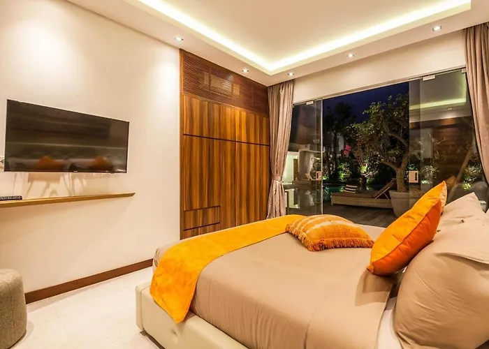 ヴィラ Stunning 6 Bedroom Villa Only 400M To The Beach
