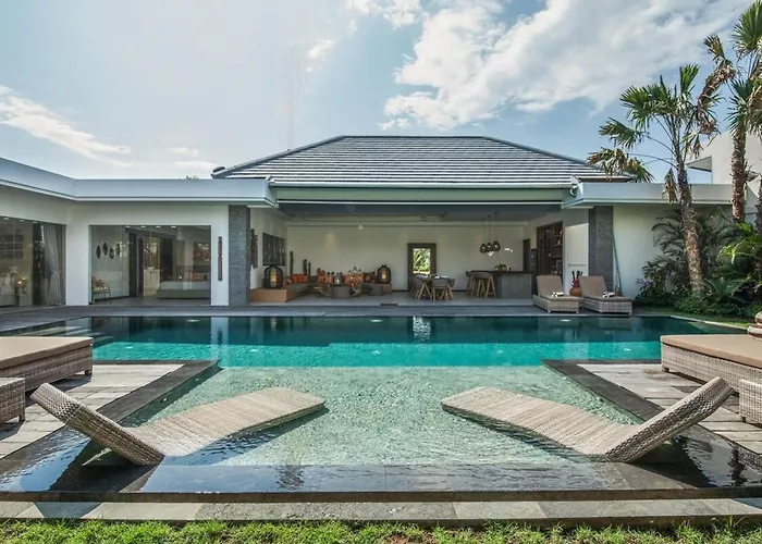 Stunning 6 Bedroom Villa Only 400M To The Beach ヴィラ *
