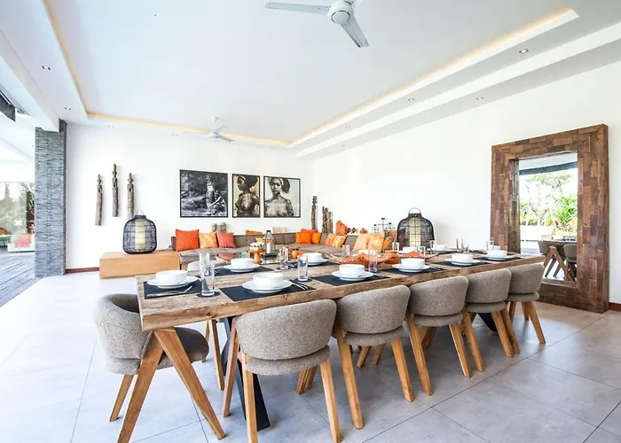 ヴィラ Stunning 6 Bedroom Villa Only 400M To The Beach *