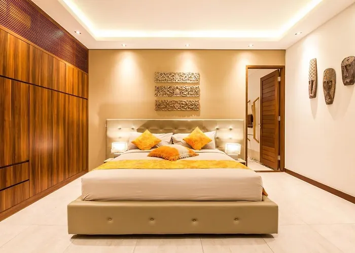 Stunning 6 Bedroom Villa Only 400M To The Beach ヴィラ