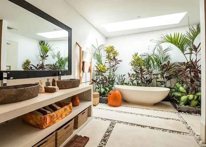 Stunning 6 Bedroom Villa Only 400M To The Beach *